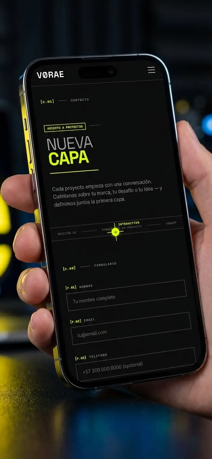 Vista móvil del sitio con navegación responsive